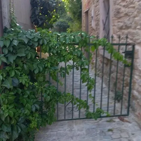 La Maison Du Chateau Cremolino Exterior photo